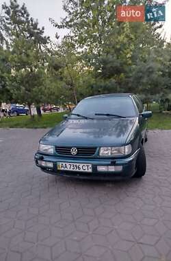Універсал Volkswagen Passat 1994 в Рівному