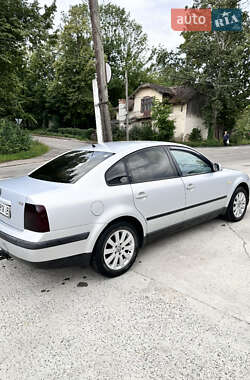 Седан Volkswagen Passat 1998 в Бориславі