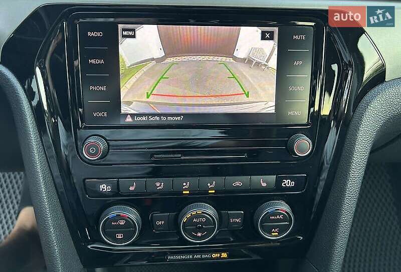 Седан Volkswagen Passat 2020 в Киеве