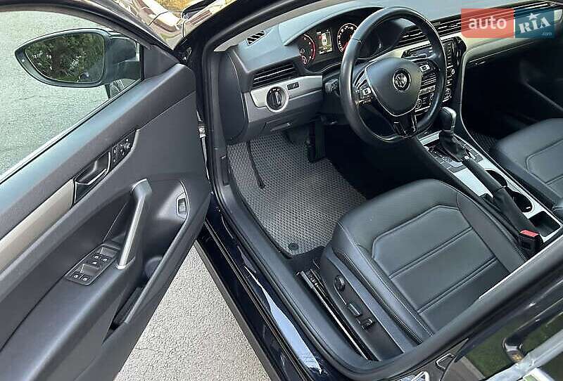 Седан Volkswagen Passat 2020 в Киеве