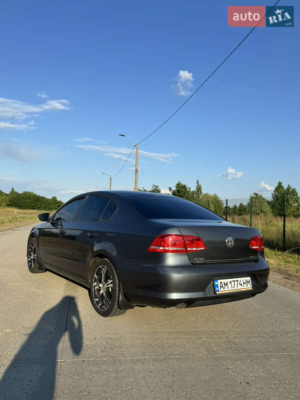 Седан Volkswagen Passat 2013 в Коростене