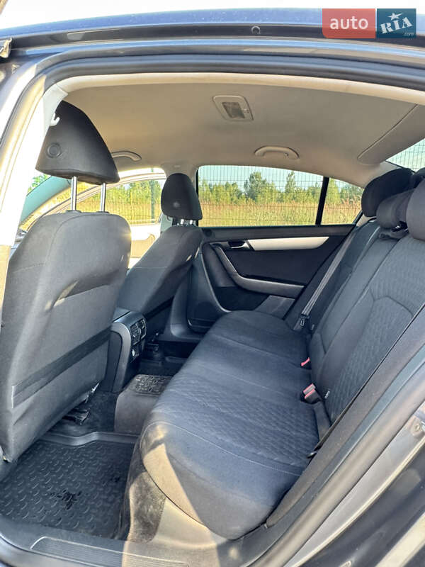 Седан Volkswagen Passat 2013 в Коростене