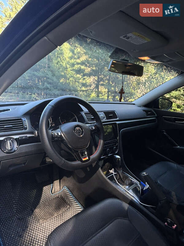 Седан Volkswagen Passat 2016 в Кременчуге