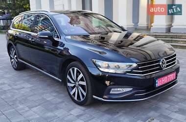 Універсал Volkswagen Passat 2019 в Житомирі