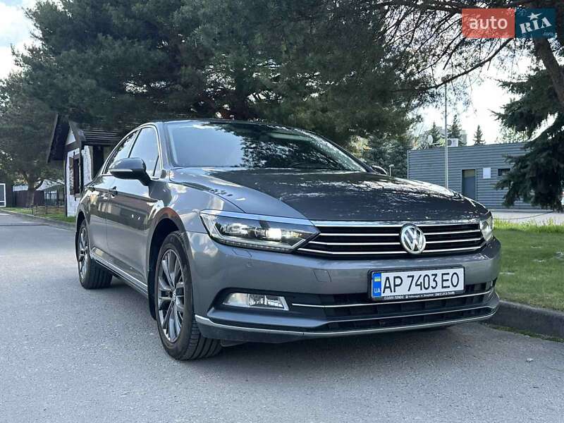 Седан Volkswagen Passat 2017 в Ивано-Франковске