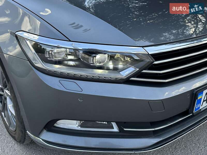 Седан Volkswagen Passat 2017 в Ивано-Франковске