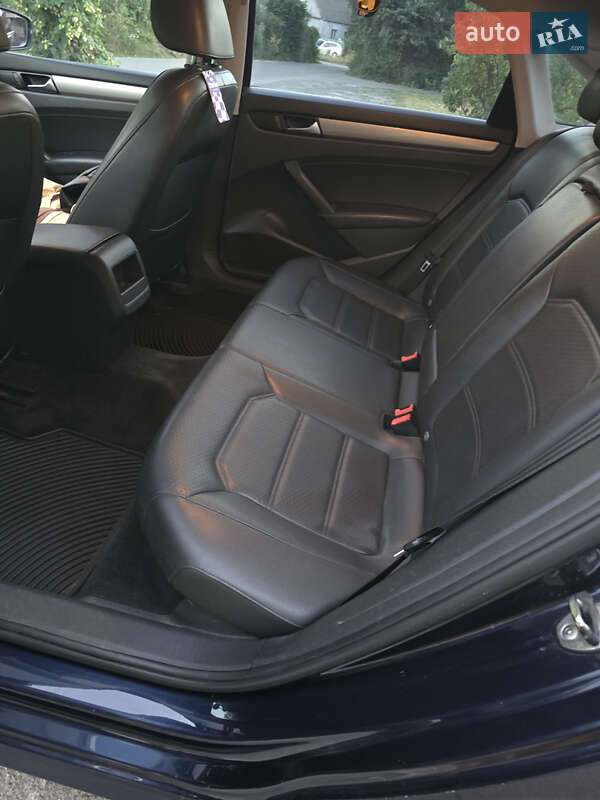 Седан Volkswagen Passat 2015 в Киеве