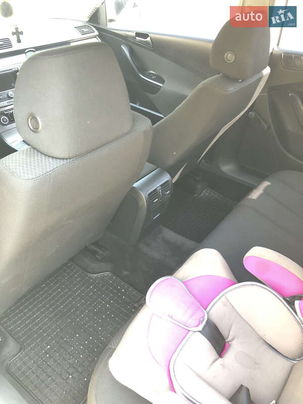 Универсал Volkswagen Passat 2010 в Ивано-Франковске