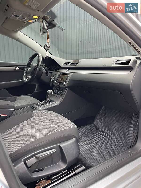 Универсал Volkswagen Passat 2011 в Бродах