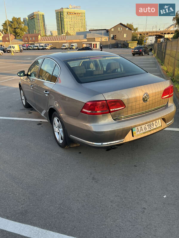 Седан Volkswagen Passat 2011 в Киеве