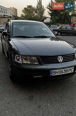 Седан Volkswagen Passat 1999 в Одесі