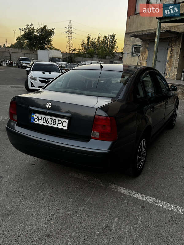 Седан Volkswagen Passat 1999 в Одесі