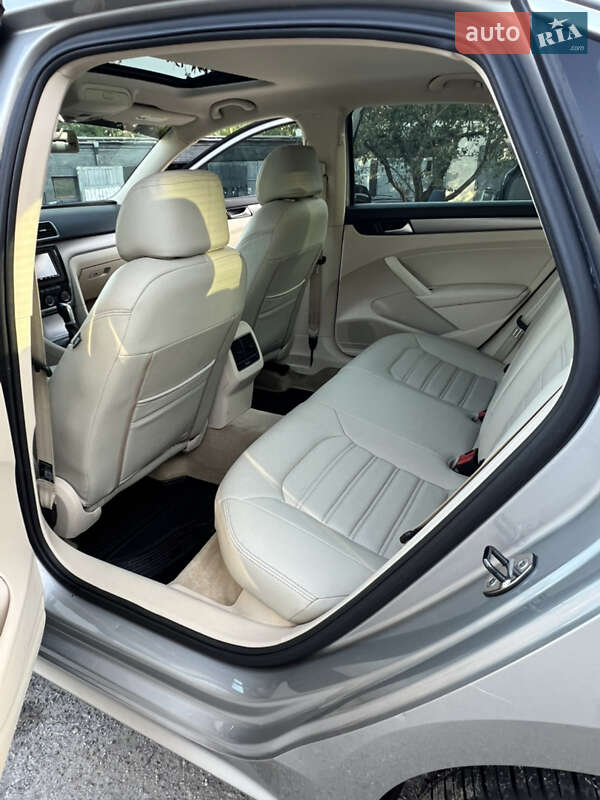 Седан Volkswagen Passat 2014 в Хмельницькому