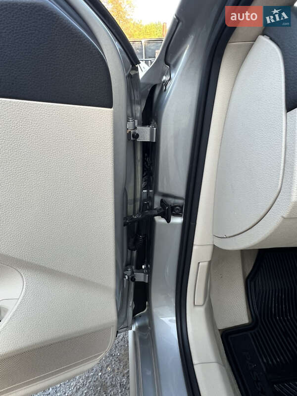 Седан Volkswagen Passat 2014 в Хмельницькому