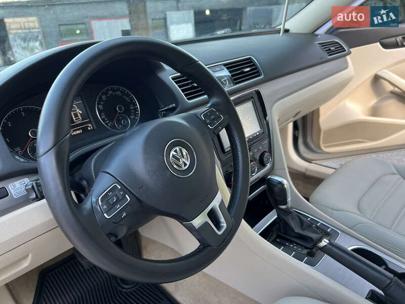 Седан Volkswagen Passat 2014 в Хмельницькому