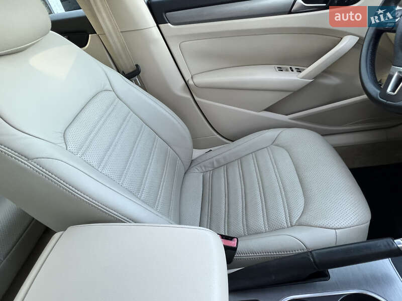 Седан Volkswagen Passat 2014 в Хмельницькому