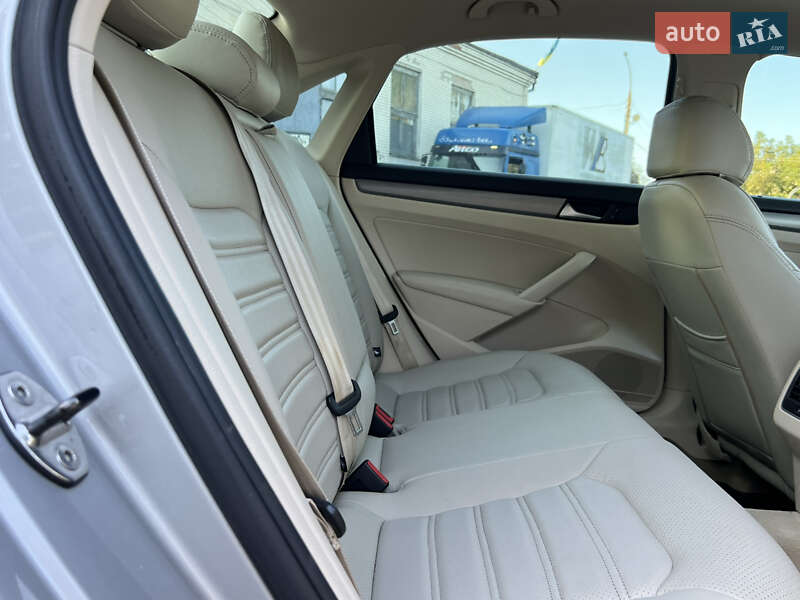 Седан Volkswagen Passat 2014 в Хмельницькому