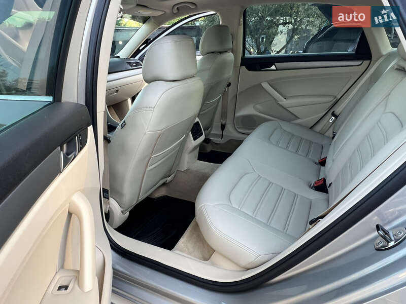 Седан Volkswagen Passat 2014 в Хмельницькому