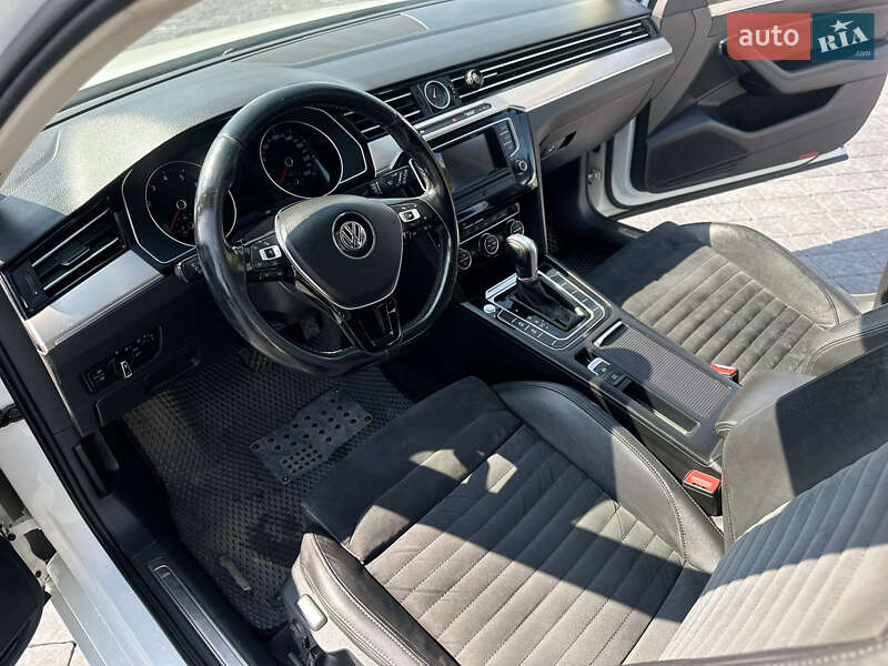 Універсал Volkswagen Passat 2017 в Львові