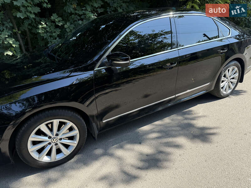 Седан Volkswagen Passat 2013 в Днепре