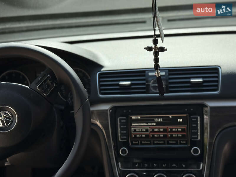 Седан Volkswagen Passat 2013 в Днепре