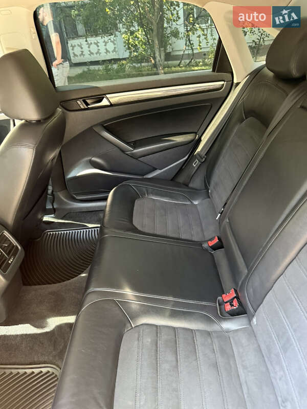 Седан Volkswagen Passat 2013 в Днепре