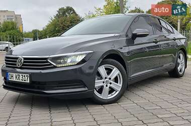 Седан Volkswagen Passat 2016 в Хмельницком