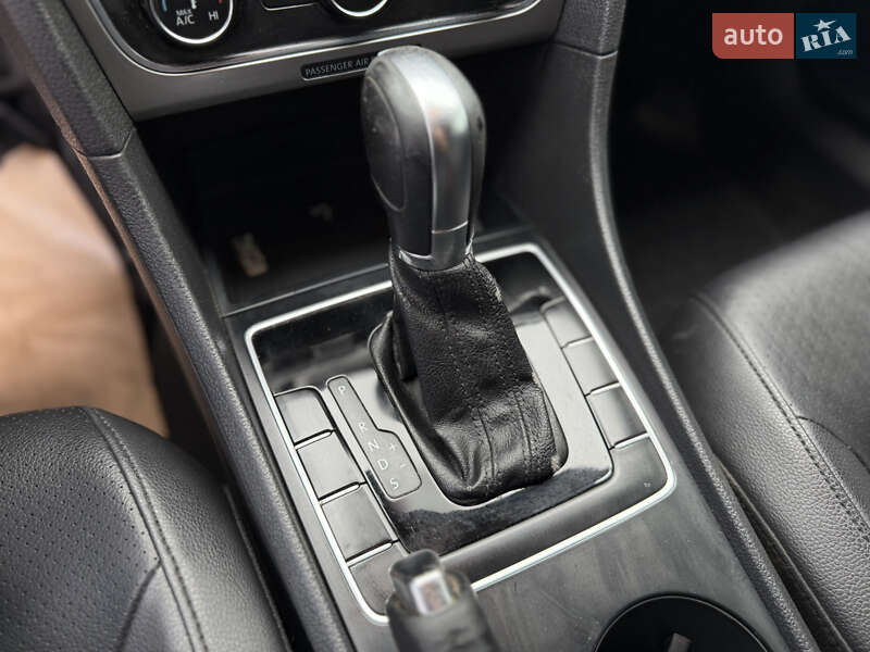 Седан Volkswagen Passat 2014 в Днепре