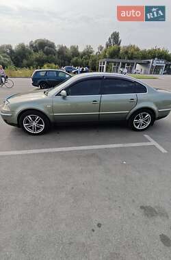 Седан Volkswagen Passat 2003 в Буче