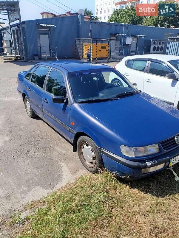 Седан Volkswagen Passat 1995 в Нетешине