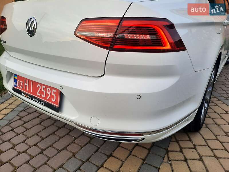 Седан Volkswagen Passat 2018 в Стрые