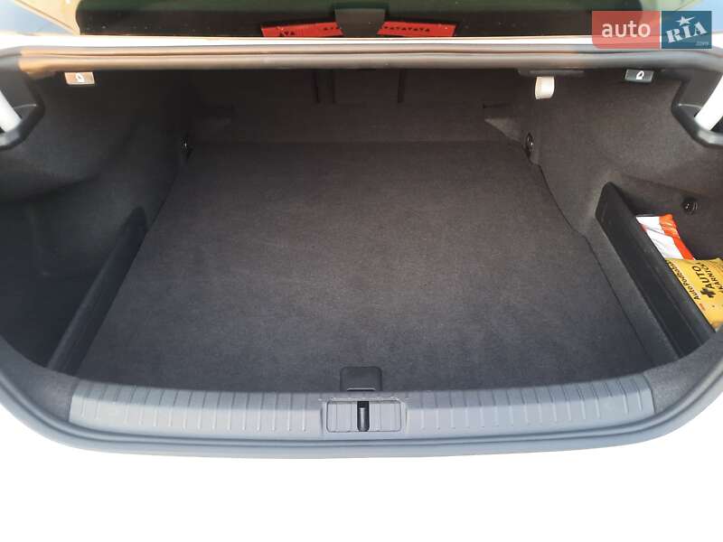 Седан Volkswagen Passat 2018 в Стрые