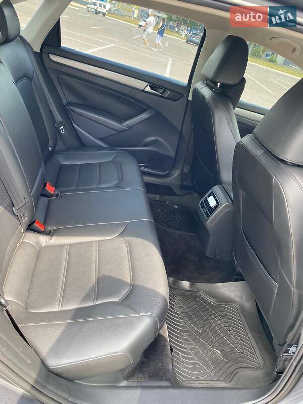 Седан Volkswagen Passat 2014 в Киеве