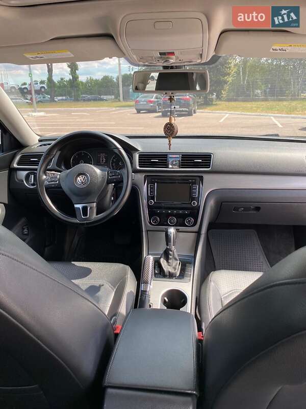Седан Volkswagen Passat 2014 в Киеве