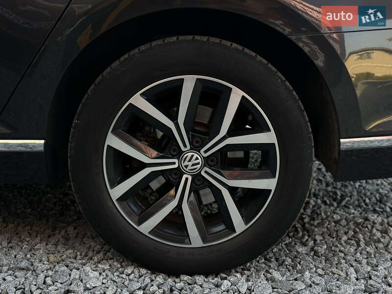 Универсал Volkswagen Passat 2018 в Стрые
