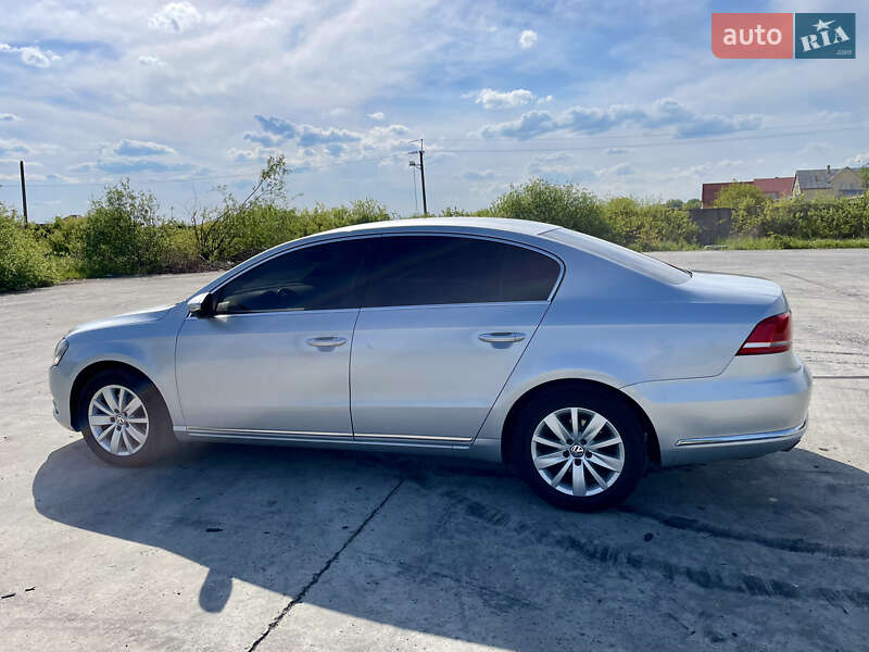 Седан Volkswagen Passat 2012 в Ужгороді