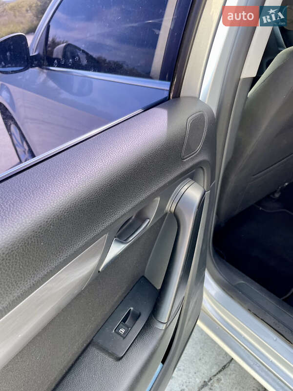 Седан Volkswagen Passat 2012 в Ужгороді