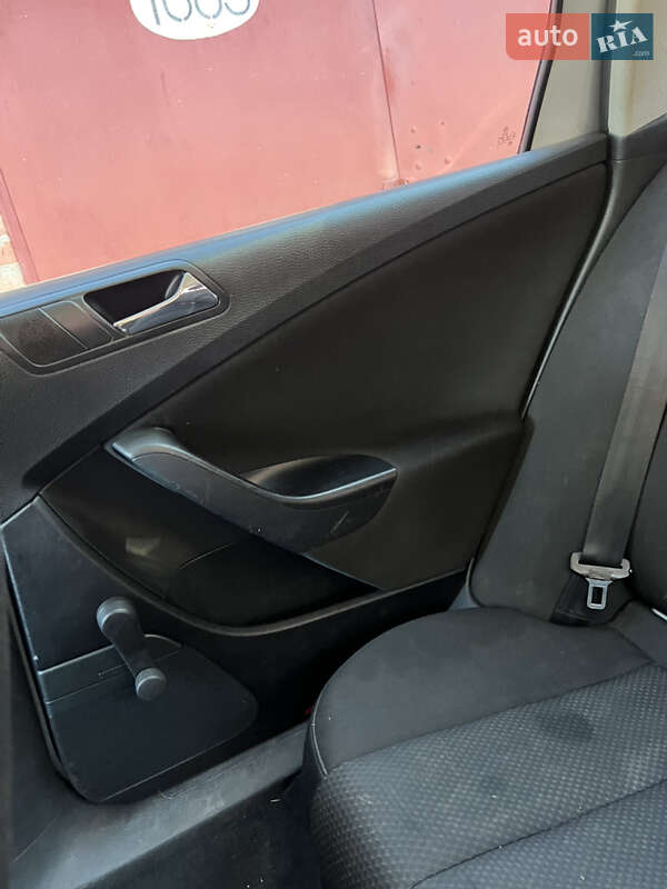 Універсал Volkswagen Passat 2006 в Умані
