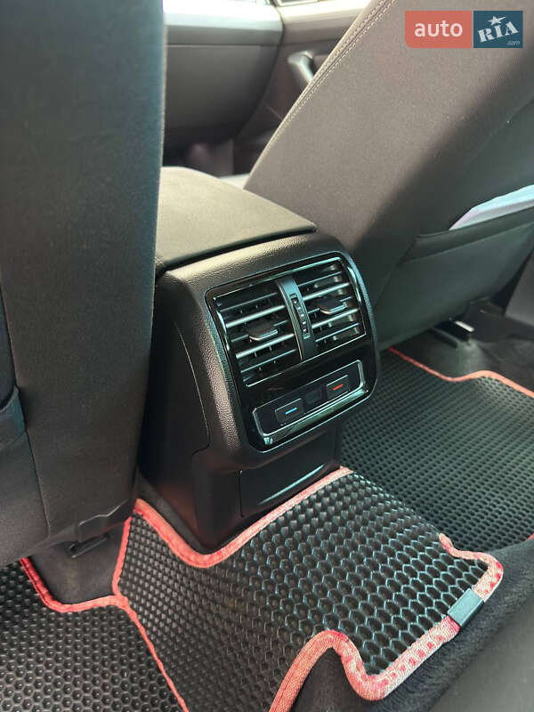 Универсал Volkswagen Passat 2018 в Николаеве фото 21 Универсал Volkswagen Passat 2018 в Николаеве