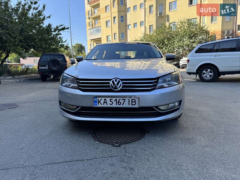 Седан Volkswagen Passat 2013 в Киеве