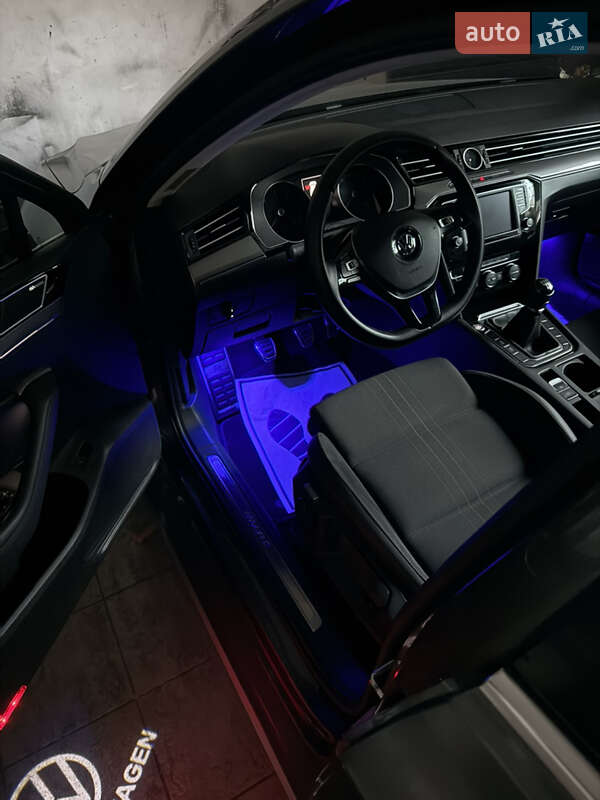 Универсал Volkswagen Passat 2017 в Житомире фото 81 Универсал Volkswagen Passat 2017 в Житомире