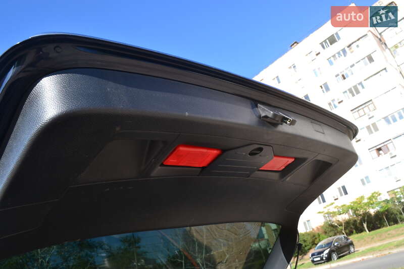 Универсал Volkswagen Passat 2010 в Запорожье