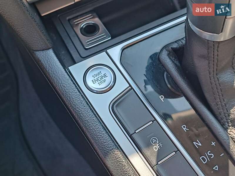 Седан Volkswagen Passat 2015 в Харькове