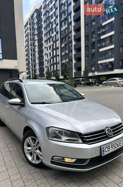 Универсал Volkswagen Passat 2011 в Ивано-Франковске