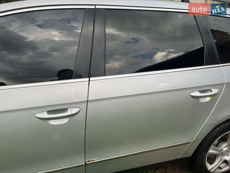 Универсал Volkswagen Passat 2010 в Воловце