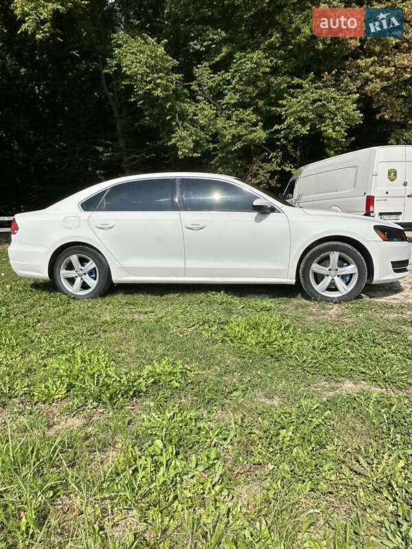 Седан Volkswagen Passat 2012 в Рогатине