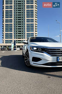 Седан Volkswagen Passat 2020 в Днепре