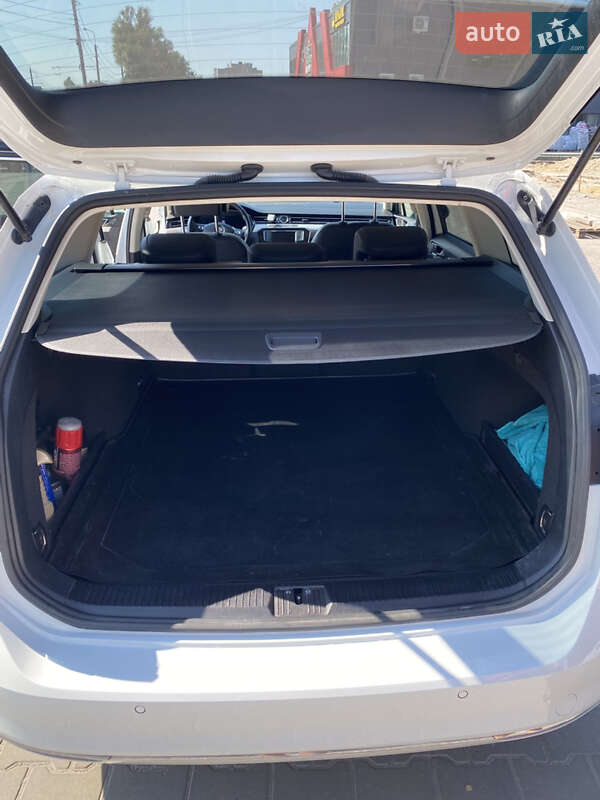 Універсал Volkswagen Passat 2017 в Тернополі