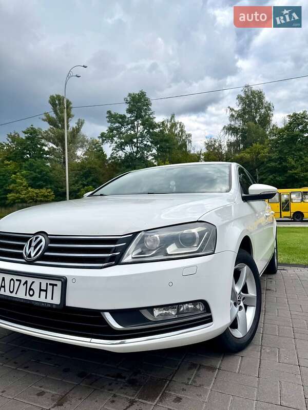 Седан Volkswagen Passat 2013 в Києві фото Седан Volkswagen Passat 2013 в Києві