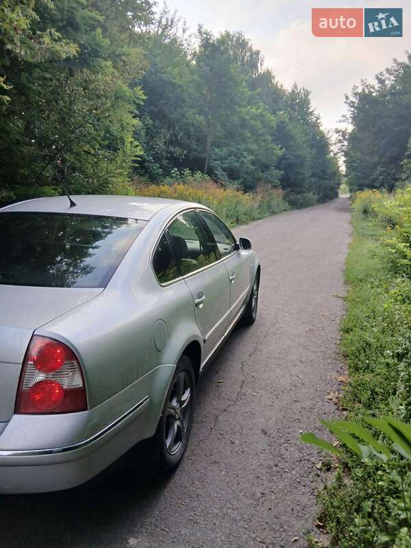 Седан Volkswagen Passat 2002 в Ланівці